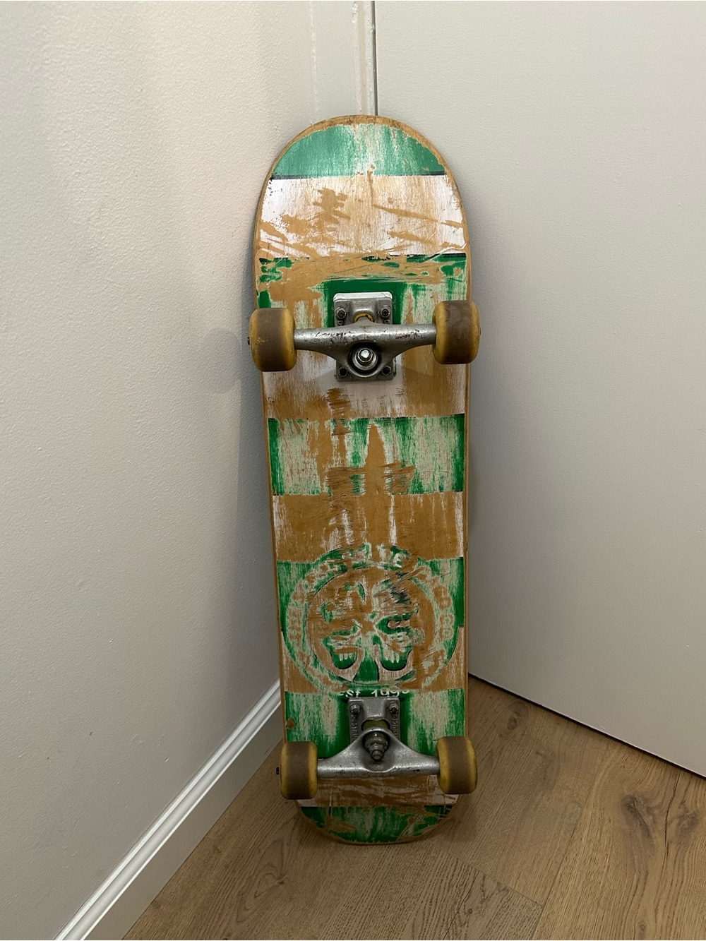 Vintage 1990s Complete Skateboard 8” Independent Truck Green Graphic Deck Street